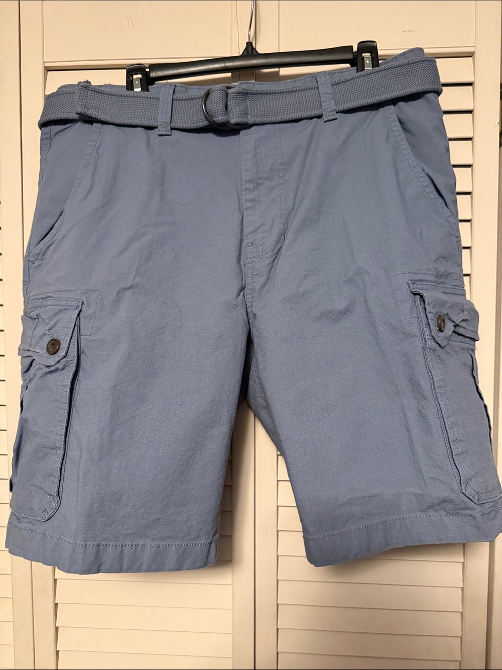 St John’s Bay Men's Light Blue Cargo Shorts with Belt